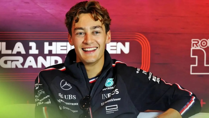 Anh trở thành đồng đội với huyền thoại Lewis Hamilton ở độ tuổi rất trẻ