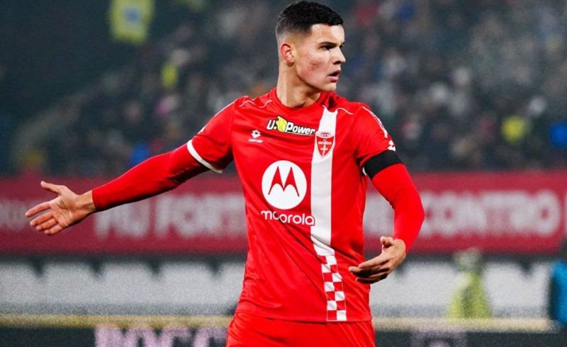 Carboni nổi bật với khả năng rê bóng linh hoạt và nhãn quan chiến thuật sắc bén