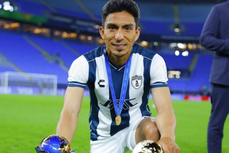 Mena là hình mẫu cầu thủ hiện đại, tự tin và đầy khát vọng tỏa sáng trên sân cỏ quốc tế