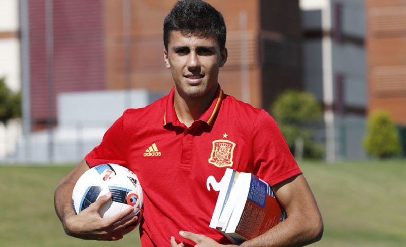 Phong độ ổn định giúp Rodri chiếm trọn niềm tin từ người hâm mộ Manchester City