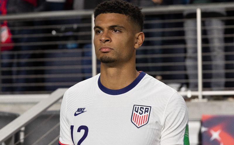 Robinson là hình mẫu của một trung vệ hiện đại, linh hoạt và luôn thi đấu hết mình vì đội bóng